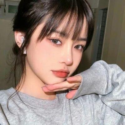 高墙、黑色与帅小伙 海报